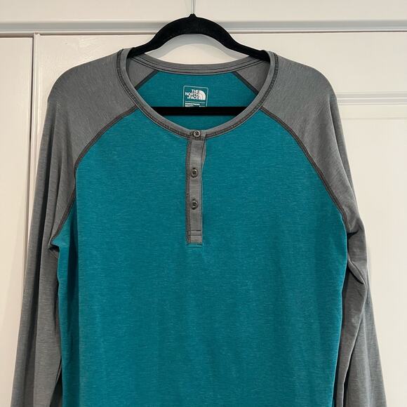 The North Face Women's Two Tone Henley Teal and Grey Size Medium - Picture 7 of 8